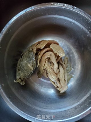 梅菜干烧五花肉的做法步骤：1