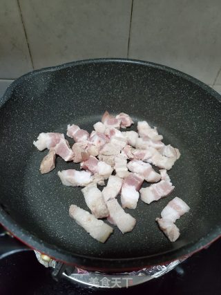 梅菜干烧五花肉的做法步骤：6