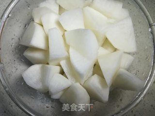 白萝卜牛骨汤的做法步骤：5