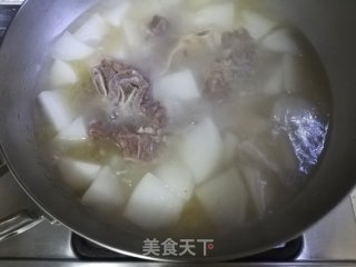 白萝卜牛骨汤的做法步骤：6
