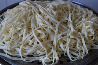 大肉豆角蒸卤面的做法步骤：2