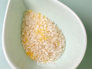 青菜蛋黄粥的做法步骤：1