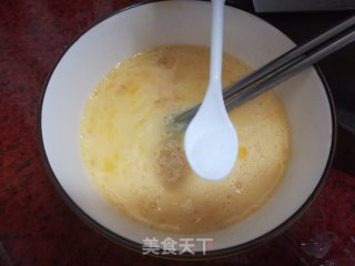 鹅蛋炒包菜丝的做法步骤：2