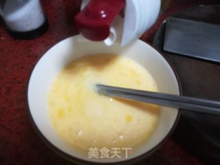 鹅蛋炒包菜丝的做法步骤：3