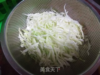 鹅蛋炒包菜丝的做法步骤：4