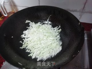 鹅蛋炒包菜丝的做法步骤：8