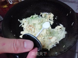 鹅蛋炒包菜丝的做法步骤：10