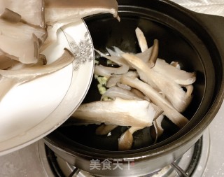 雪菜肉丝平菇豆腐煲的做法步骤：7