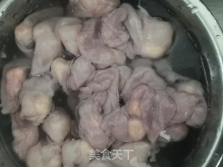 小肠莲子排骨汤的做法步骤：4