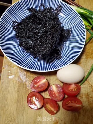小番茄紫菜蛋汤的做法步骤：1