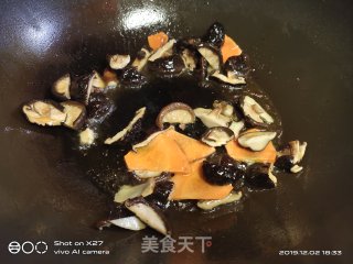 鸡胸肉炒香菇的做法步骤：3