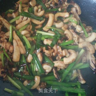 韭菜炒鱿鱼的做法步骤：6
