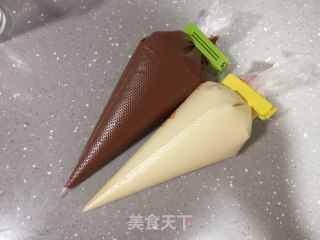 拉花慕斯蛋糕的做法步骤：10