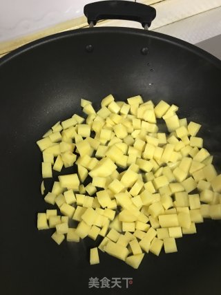 咖喱土豆虾仁的做法步骤：1