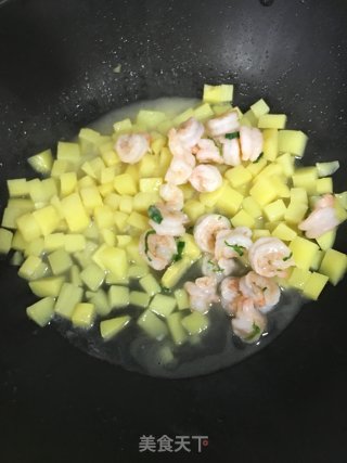 咖喱土豆虾仁的做法步骤：2