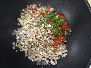 川琦麻辣肉末香菇酱的做法步骤：7