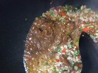 川琦麻辣肉末香菇酱的做法步骤：10