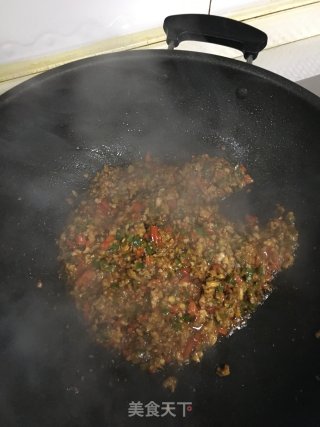 川琦麻辣肉末香菇酱的做法步骤：11