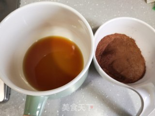 巧克力脆皮雪糕的做法步骤：1