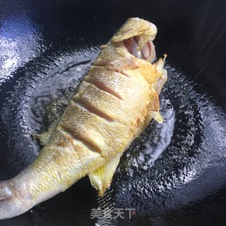 酱香鲈鱼的做法步骤：3