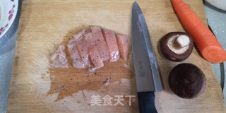 鸡胸肉肠的做法步骤：1
