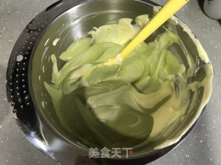 无油酸奶奶酪大理石抹茶蛋糕卷的做法步骤：12