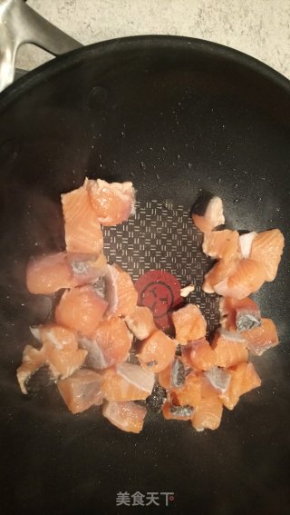三文鱼番茄奶油意面的做法步骤：3