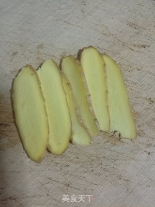 酸汤虾仁扁食的做法步骤：1