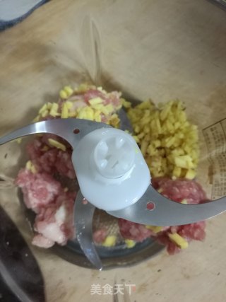 酸汤虾仁扁食的做法步骤：2