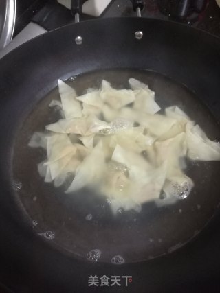 酸汤虾仁扁食的做法步骤：17