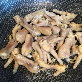 红烧凤爪的做法步骤：3