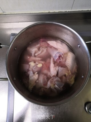 当归松茸炖土鸡的做法步骤：2