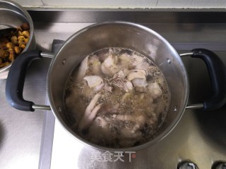 当归松茸炖土鸡的做法步骤：3
