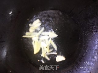 香菇炒鸡胸肉的做法步骤：7