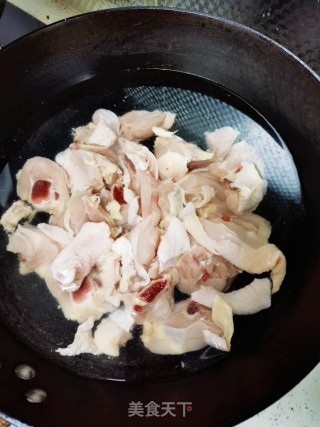 香菇烧鸡腿的做法步骤：1