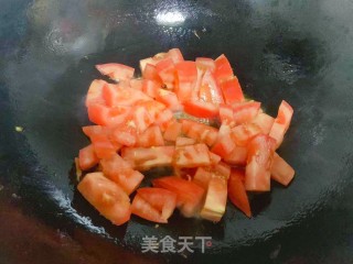 西红柿鸡蛋炒玉米饵丝的做法步骤：5