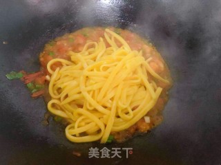 西红柿鸡蛋炒玉米饵丝的做法步骤：7