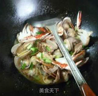 花蛤炒螃蟹的做法步骤：8