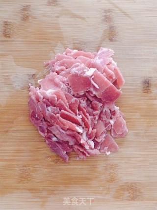 青椒炒牛肉的做法步骤：2