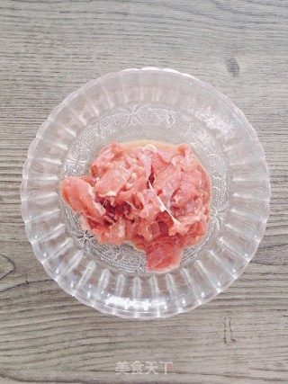 青椒炒牛肉的做法步骤：3