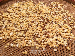 自制黄豆粉的做法步骤：2