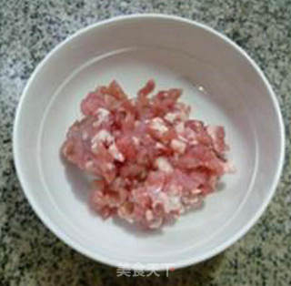 带豆肉馅锅贴的做法步骤：2