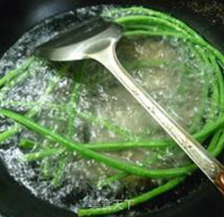 带豆肉馅锅贴的做法步骤：5