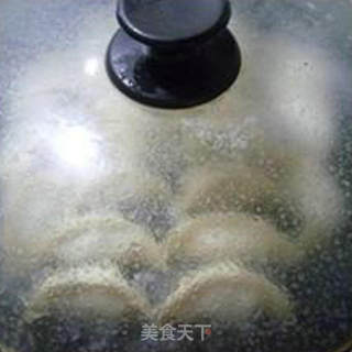 带豆肉馅锅贴的做法步骤：12