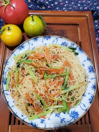 芹菜胡萝卜炒米粉的做法步骤：8