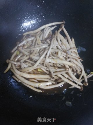 蟹味菇炒鸡蛋的做法步骤：10