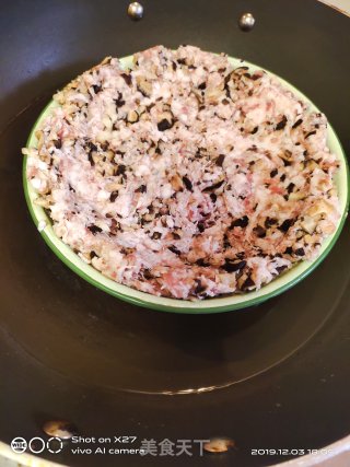 家常香菇木耳蒸肉的做法步骤：3