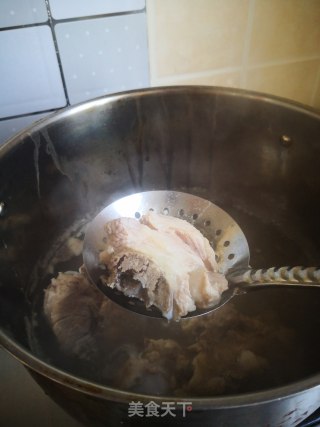 ＃快手营养餐＃白菜干豆腐炖大骨棒的做法步骤：1