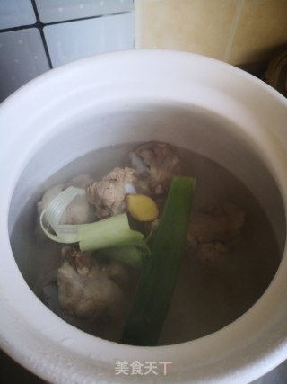 ＃快手营养餐＃白菜干豆腐炖大骨棒的做法步骤：3