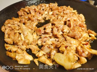香菇木耳炒鸡肉的做法步骤：4